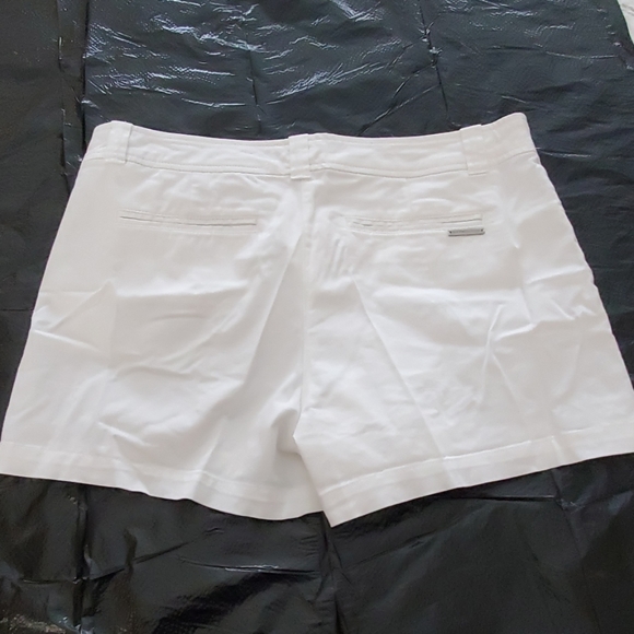 Shorts - Picture 2 of 3